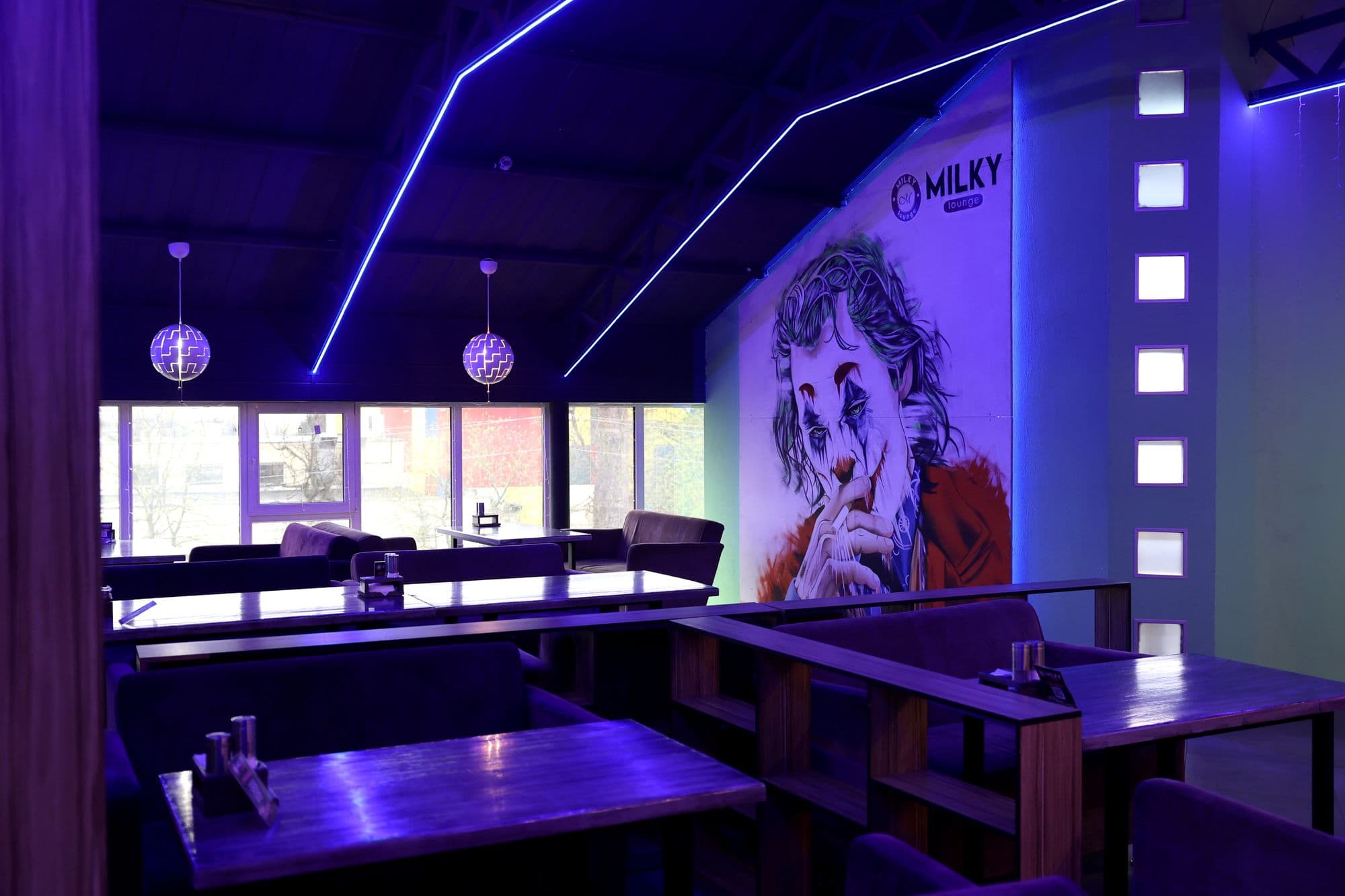 Граффити в LOUNGE-зоне